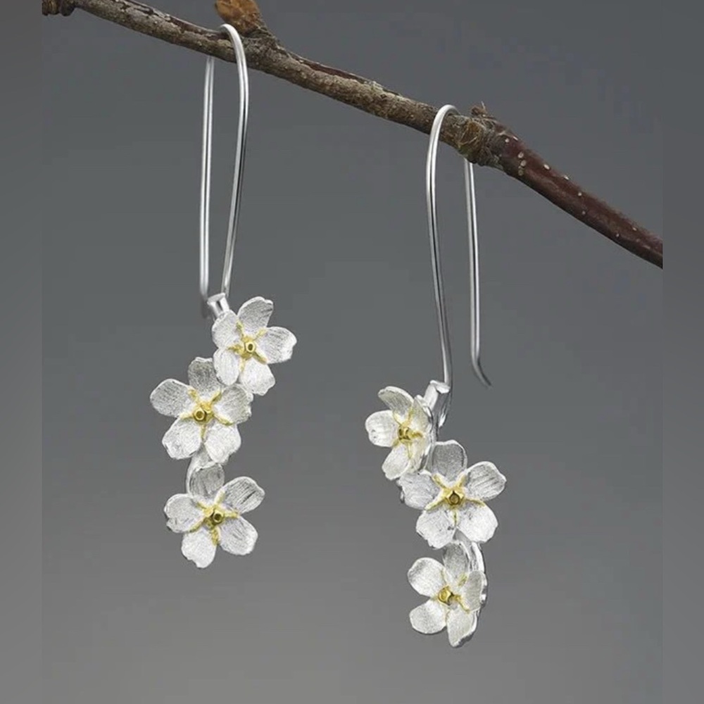 Elegant Floral Drop Earrings (in Gold or Silver) www.agelessbeauty3000.com